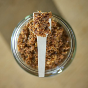 Mr. Bones topper struś posypka 100% mięsa dla psa rzadkie białko Estremadura 100g — słoik