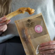 Mr. Bones Lamb Trotters — noga jagnięca suszona dla psa, naturalne minerały z kości